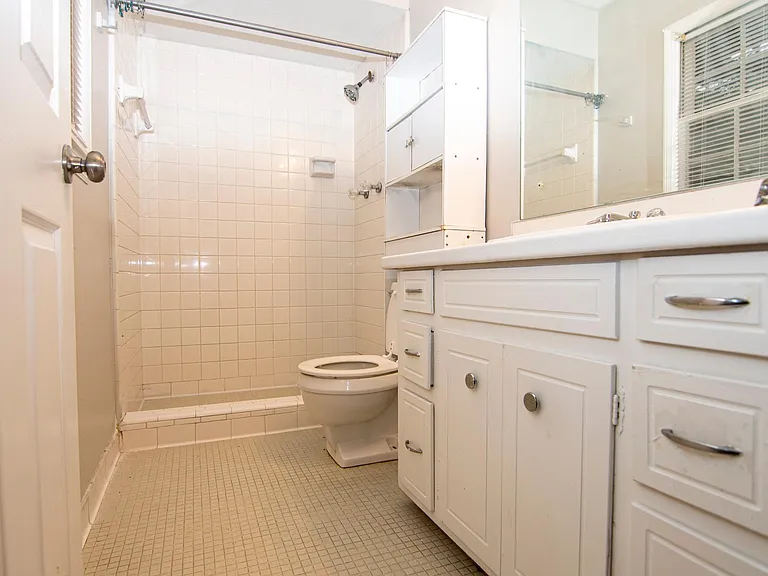 4100 King Arthur Pl — Photo 8
