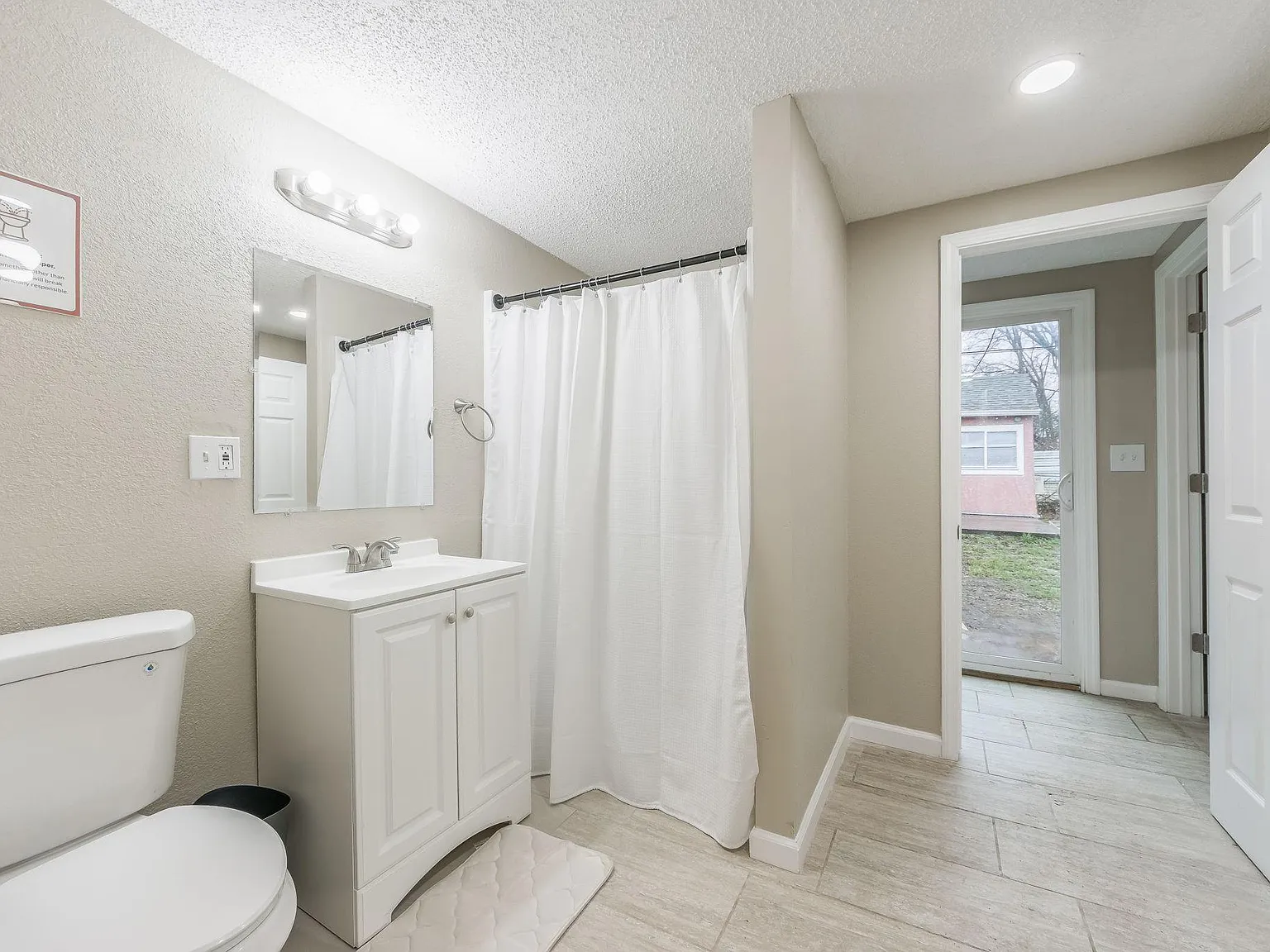 4 bed, 4.0 bath, 2500 sqft, $637 — Photo 2