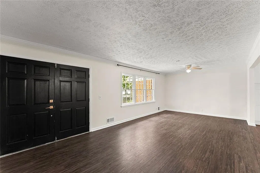 4 bed, 3040 sqft, $2,800 — Photo 3