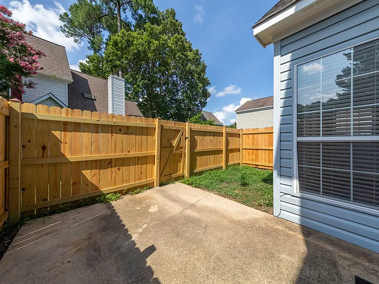 308 Ferguson Bnd — Photo 23