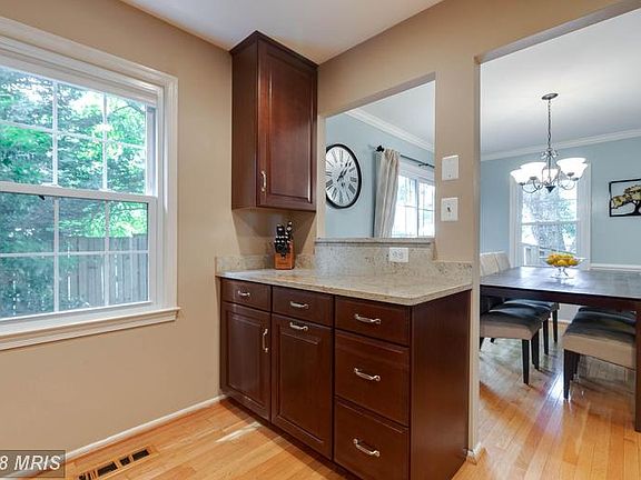 Easy access to the dining room 