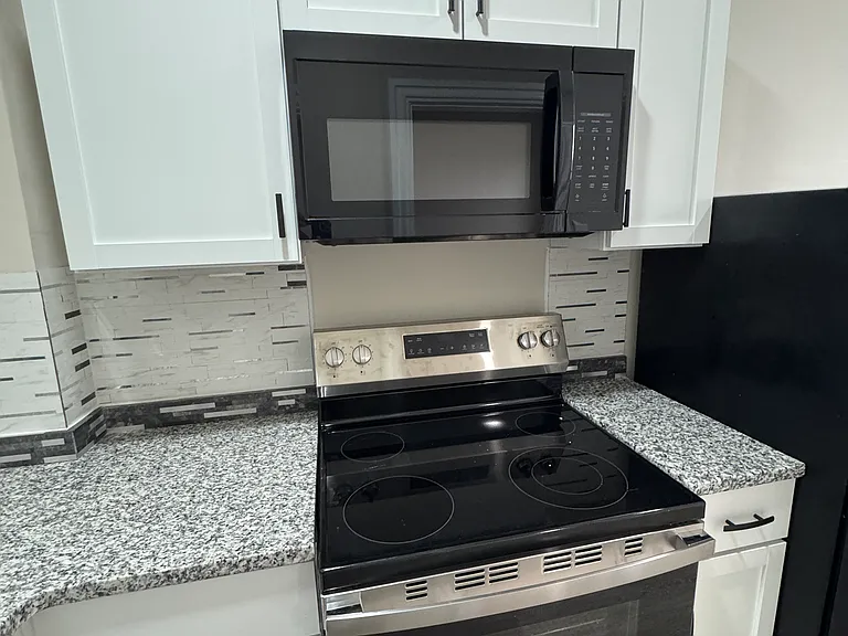 527 W Orange St #8 — Photo 9