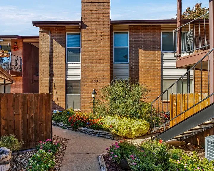 3033 SW Lydia Ave #107 — Photo 2