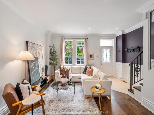 4 Whitaker Ave, Toronto, ON M6J 1A1