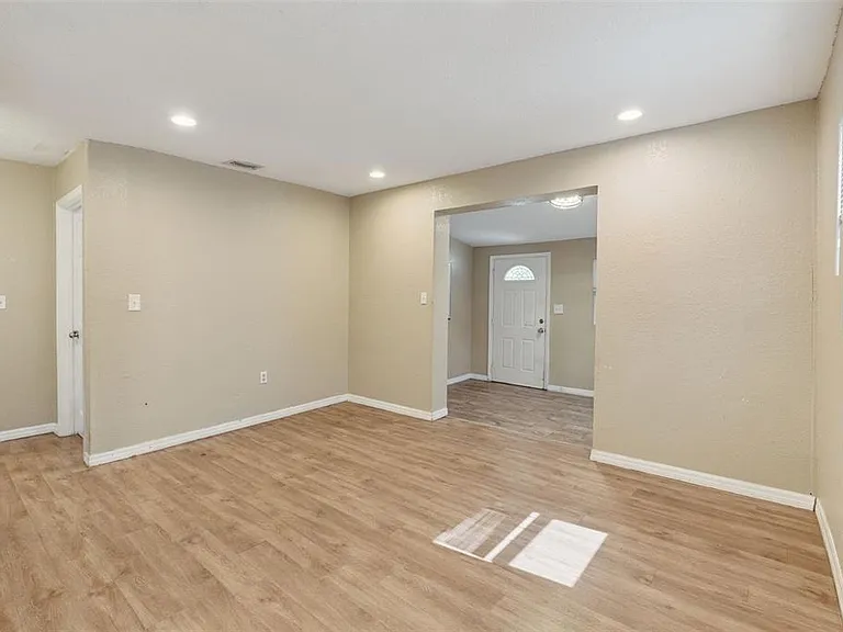 5000 Huppel Ave — Photo 16