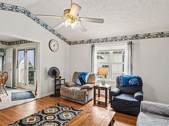 4th image of 105 Brookside Point