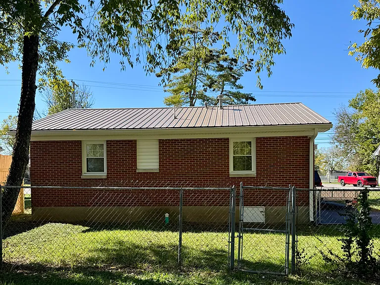 209 Danville St — Photo 3