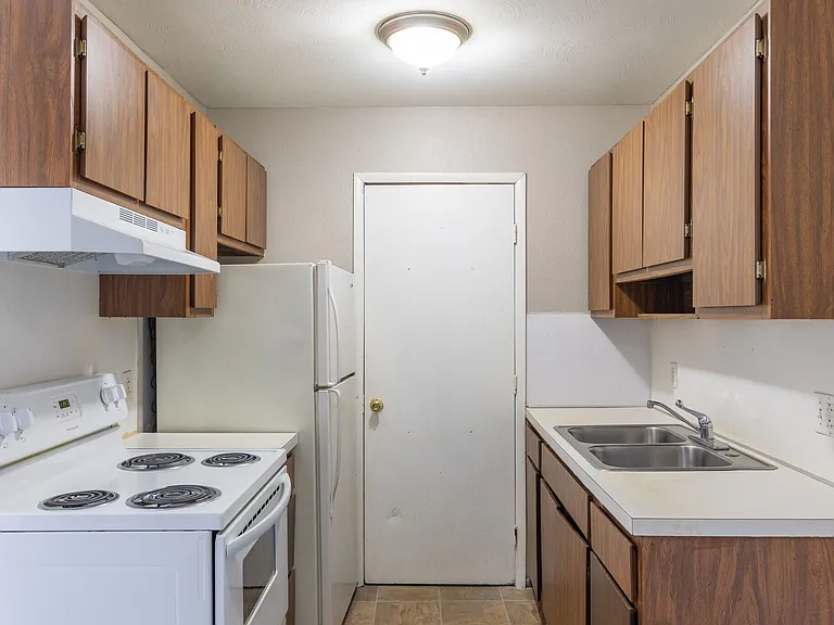 Parkside Apartments — Photo 20