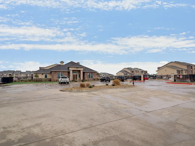 Majors Place — Photo 45