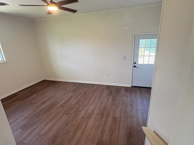 216 E Clayton St — Photo 7