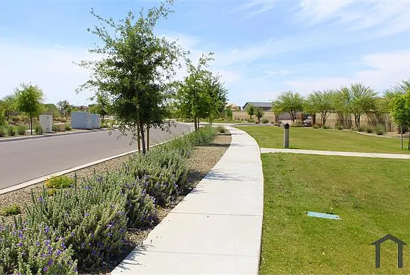 4 bed, $2,500 — Photo 3