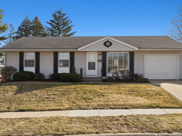 1854 Vizaleea Dr, Dubuque, IA 52002