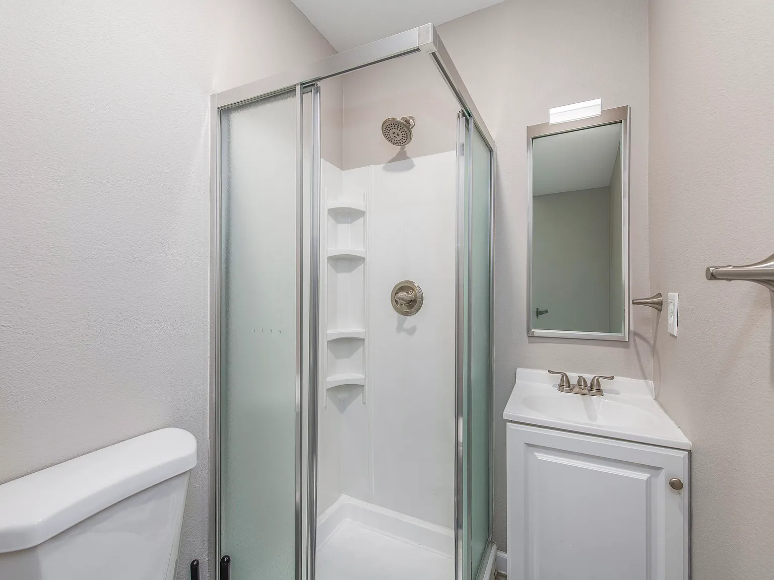4 bed, 4.0 bath, $888 — Photo 3
