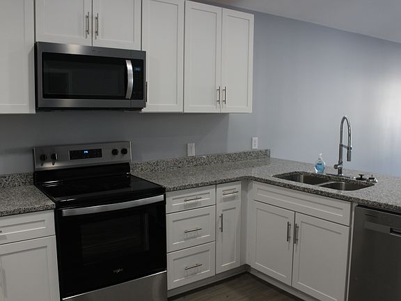 4th image of 2233 Glasgow Ln