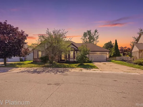 46439 Greenbriar Dr, Chesterfield, MI 48051