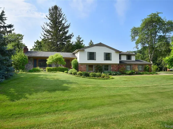 1749 Timson Ln, Bloomfield Hills, MI 48302