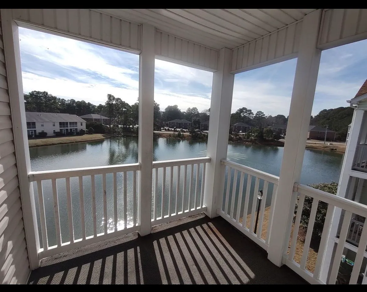 114 Fountain Pointe Ln — Photo 2