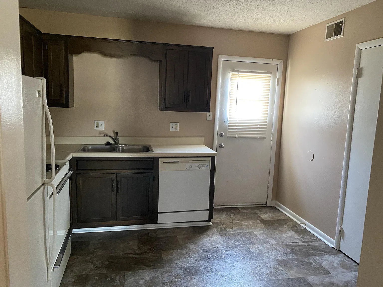 1804 Graymont Lane Southwest - 3 — Photo 3