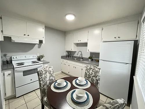 Lone Pine Apartments Photo 1 Lone Pine Apartments Photo 1