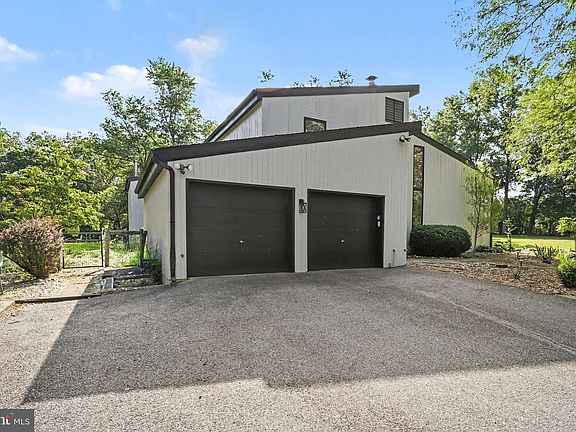 2nd image of 524 Sawmill Rd