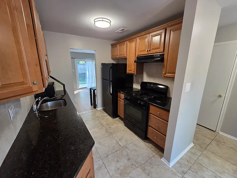 3904 Elberta Ln — Photo 5