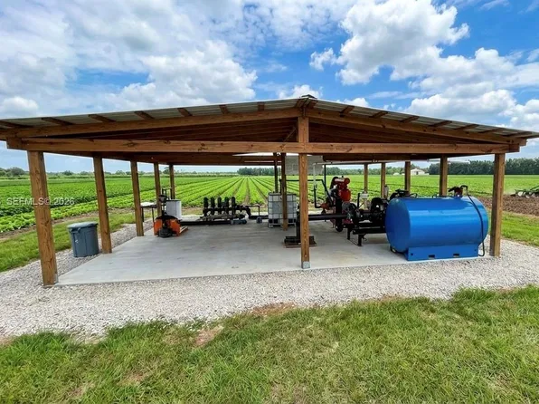 595 N Header Canal Rd, Fort Pierce, FL 34945