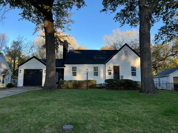 8439 Ward Parkway Plz, Kansas City, MO 64114