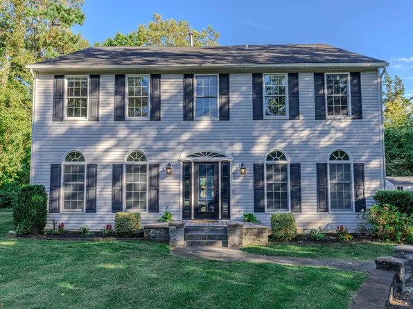 2 Moore Ter, Cape May Court House, NJ 08210