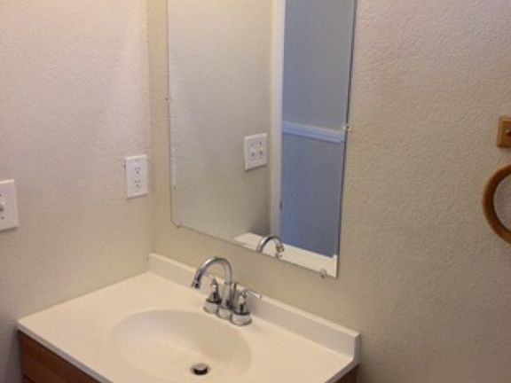 4th image of 1551 E 106th St