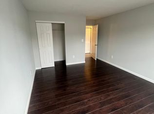 100 W Elizabeth Ave #B, Linden, NJ 07036