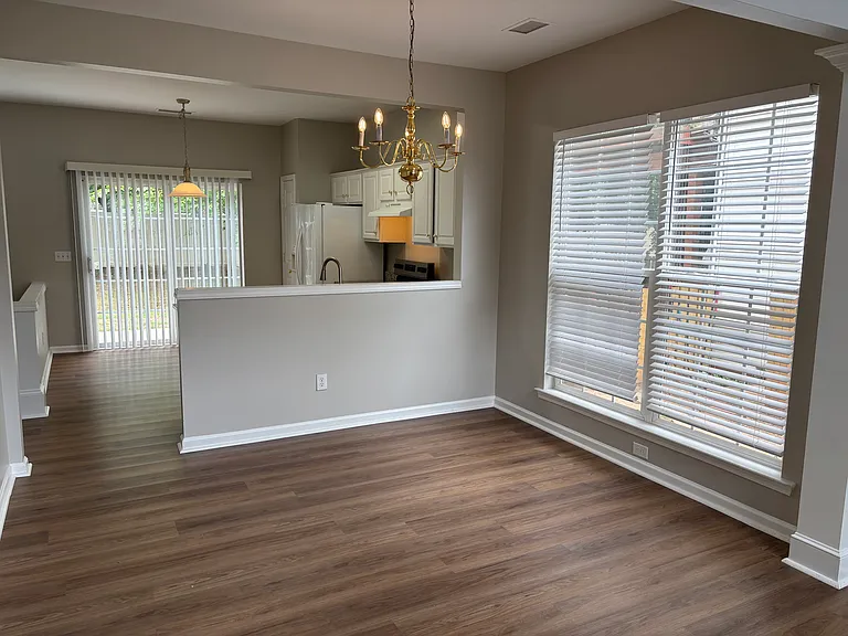 2435 Normancrest Ct — Photo 7