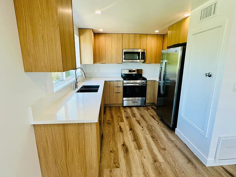1581 W 37th Pl #1/2 — Photo 3