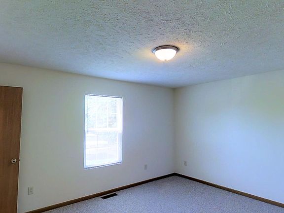 5th image of 1035 Elm St APT B