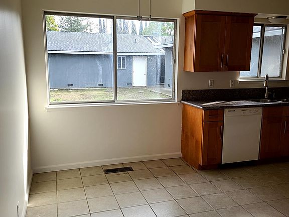4th image of 1367 Kingfisher Way Unit 3