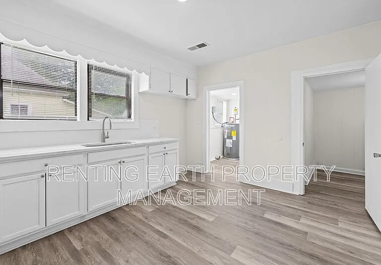 2608 Avenue G — Photo 14
