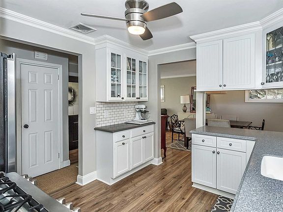 5th image of 3805 Franklin Ave