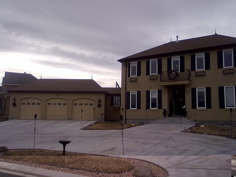Great open floor plan!
						:
						Nice flow to the floor plan. There is 6 bed rooms and 6 baths.