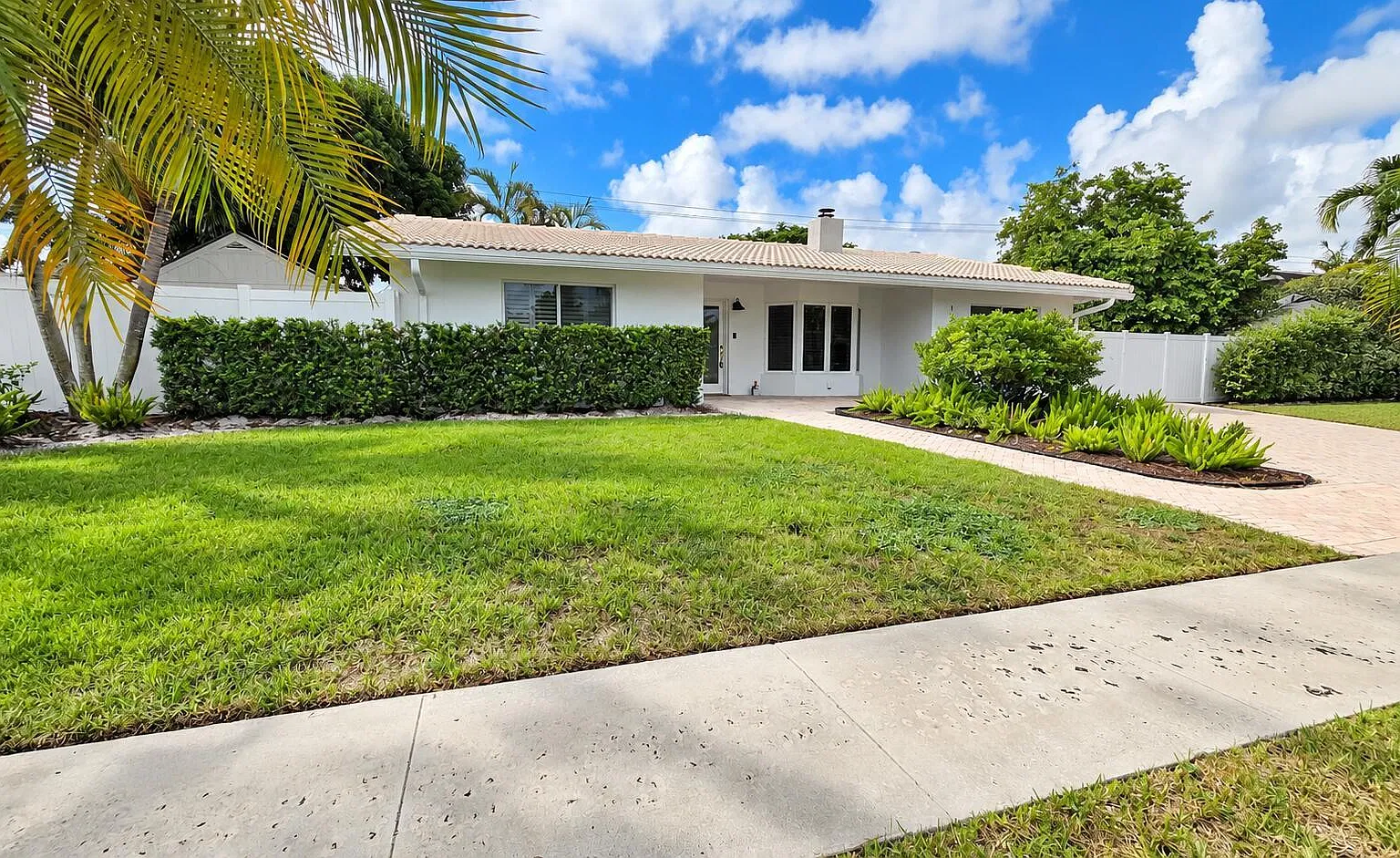 3 bed, 2.0 bath, 1735 sqft, $4,795 — Photo 1