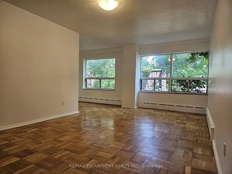 325A James St S #107 — Photo 3