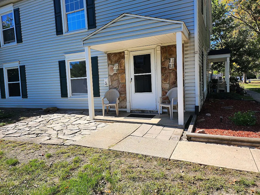 240 Canterbury Ln #B-19 photo 1