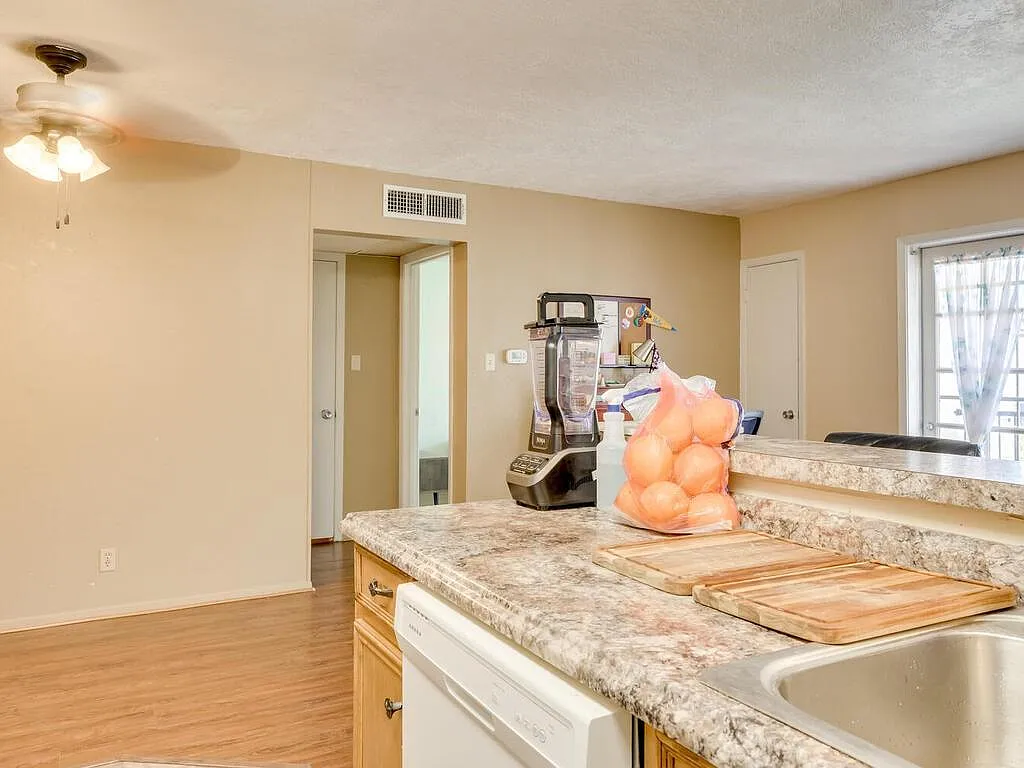 1 bed, 1.0 bath, 612 sqft, $1,200 — Photo 4