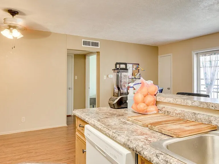 910 Duncan Ln #2 — Photo 4