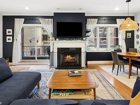 4th image of 1218 W Carmen Ave APT 4