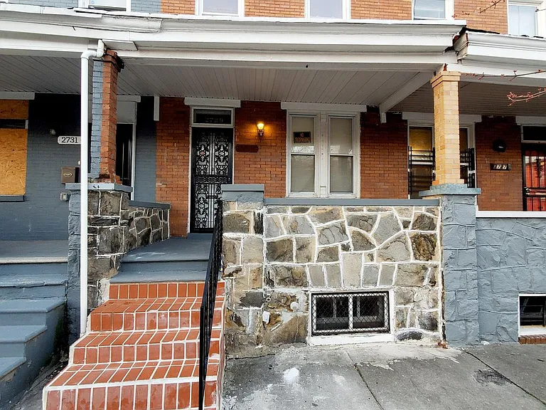 2729 Ashland Ave — Photo 1
