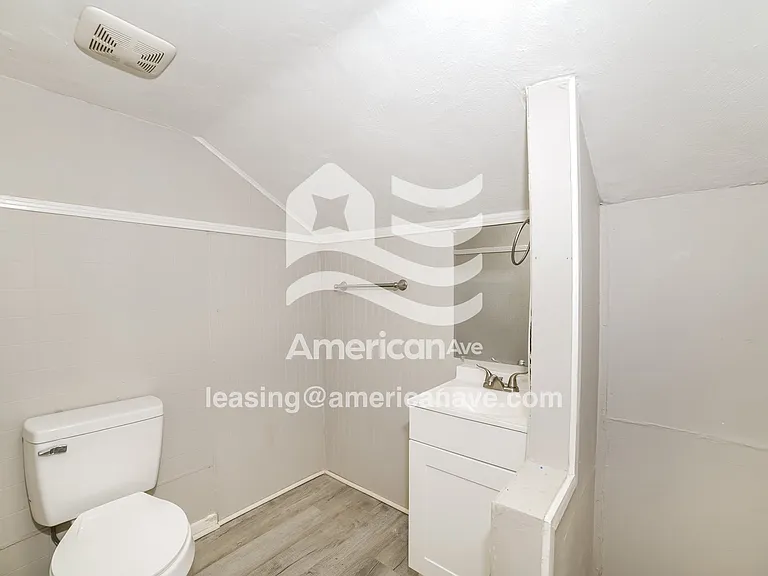 1346886_009_main_bathroom_13951071.jpg