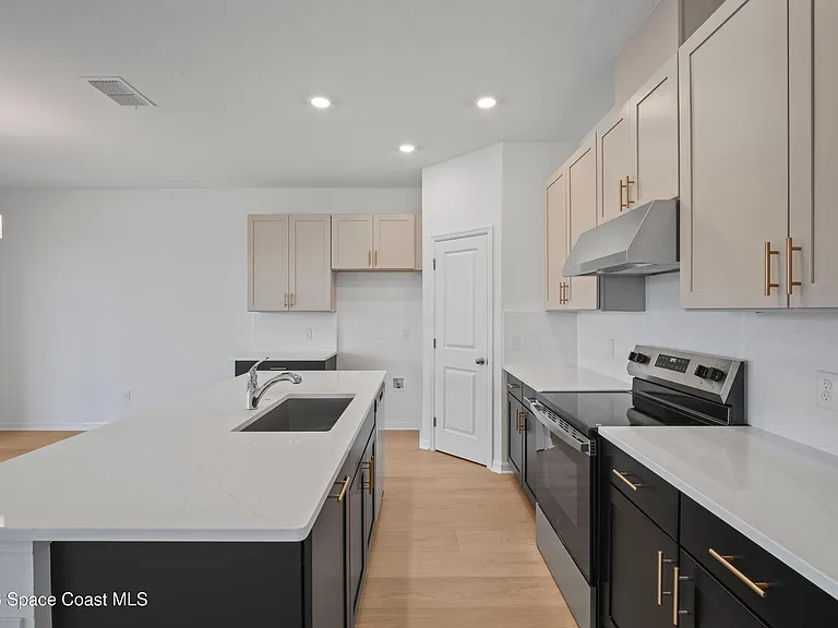 4374 Masthead Ave — Photo 8