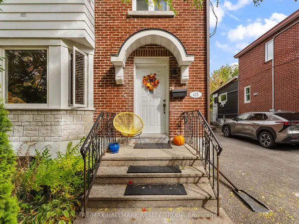425 Chapel St, Ottawa, ON K1N 7Z7