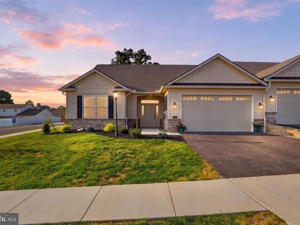 616 Bluff Stone Dr, York, PA 17402