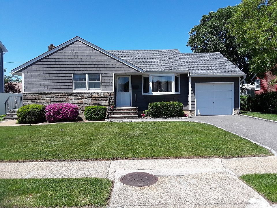 1st image of 13 Mohawk Dr
