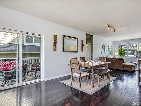 3rd image of 2387 NE Park Dr